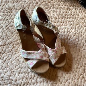Toms Floral Wedges Size 5